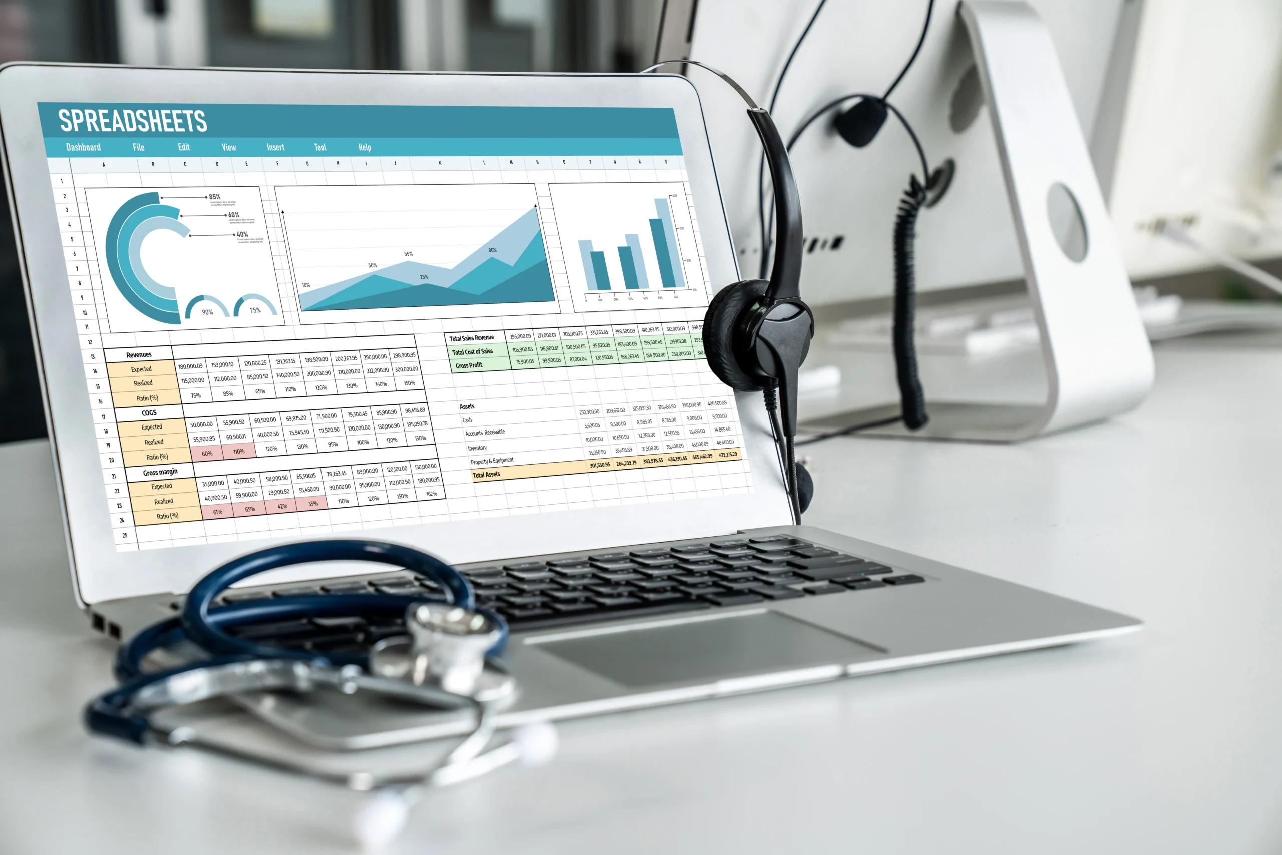 How Pharma Companies Use Data Analytics to Improve Drug Development